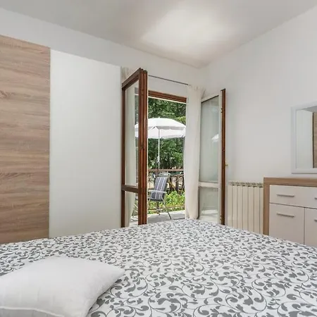 Alma Apartman *
